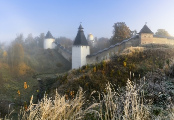 Die Mauern des Klosters / ***