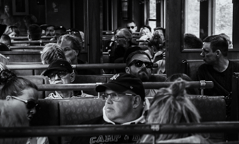 Das Mädchen im roten / ***