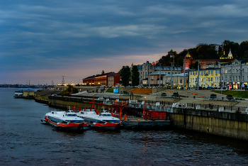 An einem Liegeplatz. / ***