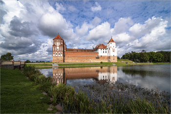 Mir Castle / ***