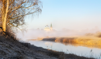 Nebligen Morgen ... / ***