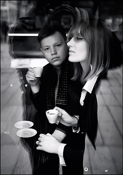 In der Cafeteria. / ***