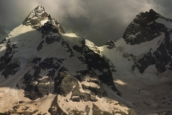 Gipfeln des Kaukasus / ***