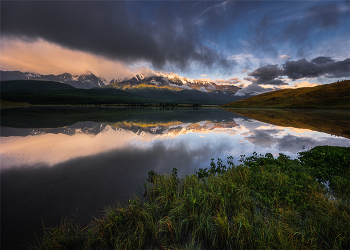 Dämmerung auf dem See. / ***