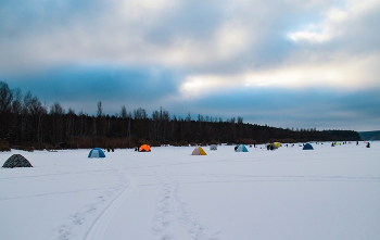Einen Fisch gefangen ... / ***