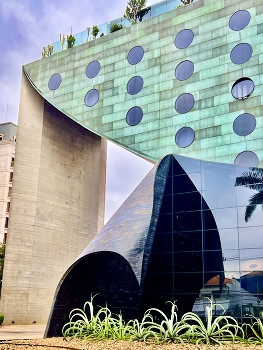 Huge boat-shaped hotel / Hotel Unique in São Paolo, Brazil a boat-shaped modernist architecture