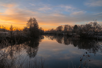 In der Morgendämmerung. / ***
