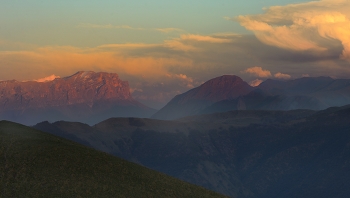 Sonnenuntergang in den Bergen / ***