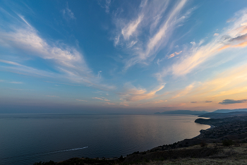 Es hinter den Wolken ... / ***
