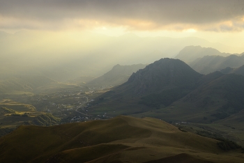 Sonnenuntergang in den Bergen / ***