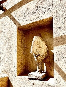 Man is the measure of all things / A statue in the niche