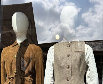 You are in the clouds / Mannequins in a shop window