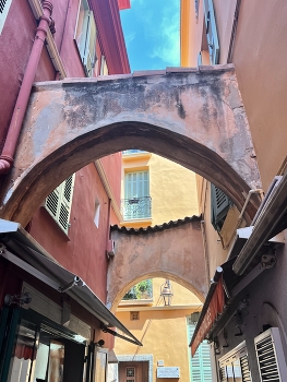 City from within / Narrow alley with arch support in an old city on a sunny day