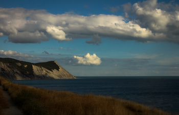 Unter den Wolken / ***