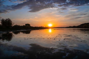 Oktober. Daybreak. / ***