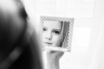 In den Spiegel / ***