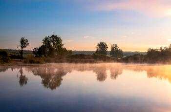 Morgendämmerung am Fluss / ***