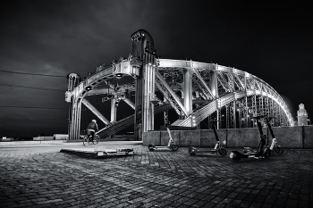 Bolsheokhtinsky Brücke / ***