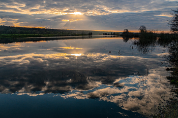 Wolkig Morgen. / ***