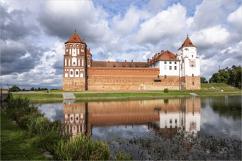 Mir Castle / ***