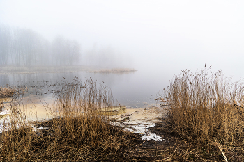 Die Überreste des Eises / ***