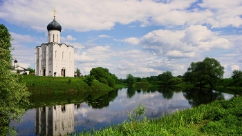 Kirche der Fürbitte auf dem Nerl / ***