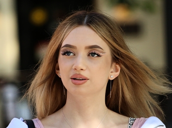 Julia / ***