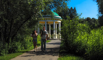 Walking im Sommer Park / ***