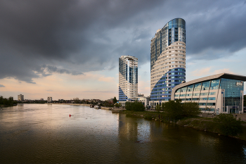 Stadt am Fluss / ***
