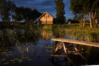 Haus in der Nähe des Wassers / ***