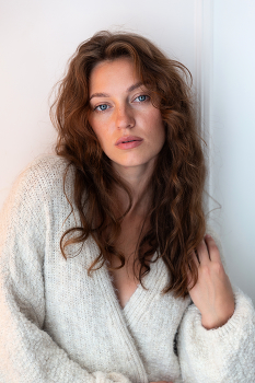 Elizabeth / ***