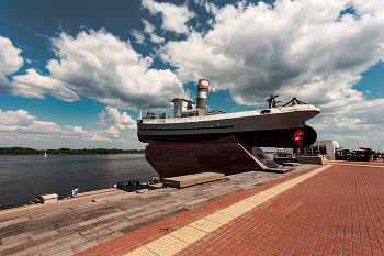 Direkt am Wasser / ***