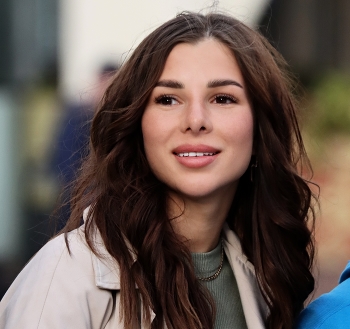 Julia / ***