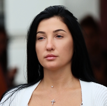 Julia / ***