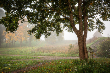 Oktober / ***