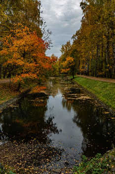 Oktober / ***