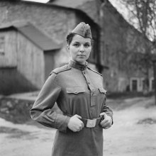 Olga (Porträt einer militärischen Uniform) / ..............