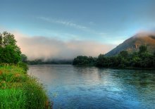 Nebel über dem Fluss / *****