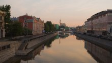 am frühen Morgen in einer schlafenden Stadt / ***