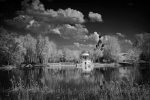 Über den See, einer Rotunde und ein Tempel / ***