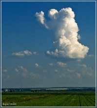 Eine freundliche Wolke. / ***