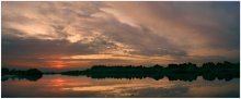 Sunset on lake / *****
