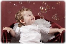 Children's Portrait mit Seifenblasen / ***