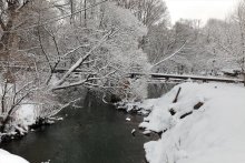 Schneefall auf dem Fluss / ---------------------