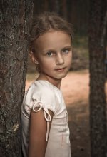 Porträt eines Mädchens in den Wäldern / ***