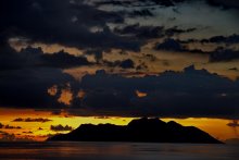 Sonnenuntergang auf den Seychellen / ***