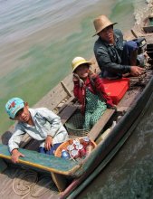 &quot;Zwei Dollar, Sir!&quot; / ***