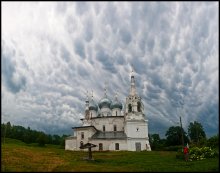 Tutayev, die Kathedrale der Erhöhung des Heiligen Kreuzes / ***