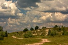 Auf den Straßen, und die Wolken ... / ***