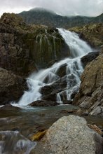 Wasser und Stein. Ein ewiger Kampf. / ***